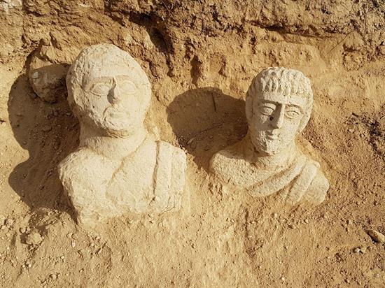 Aparecen en un cementerio de Israel dos bustos funerarios romanos de hace 1700 años