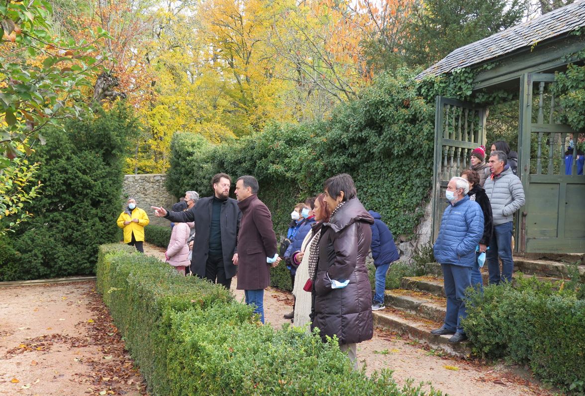 El profesor Eduardo Juárez inaugura en el curso ‘Almas, almos y ánimas’ un nuevo paseo histórico por los cementerios desaparecidos en La Granja de San Ildefonso