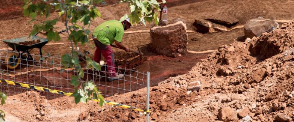 La Generalitat dice que la necrópolis de la época medieval encontrada en los juzgados Lluís Companys puedes ser la más grande y documentada en Barcelona