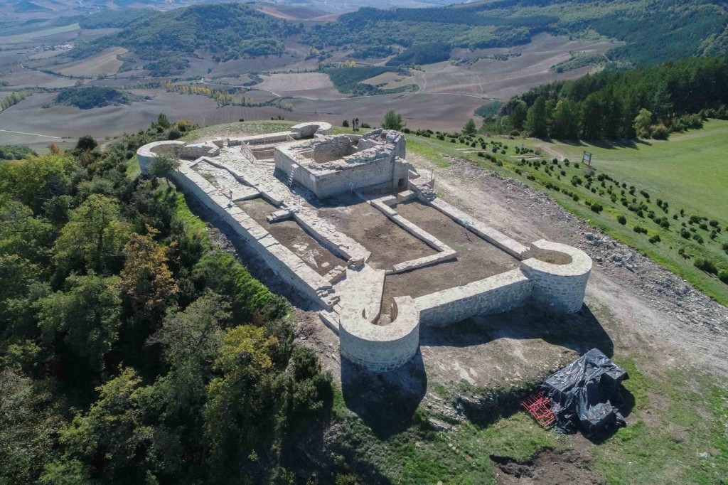 Encontrados restos de un bebé perinatal de la Edad de Hierro cerca del Castillo de Irulegi (Navarra)