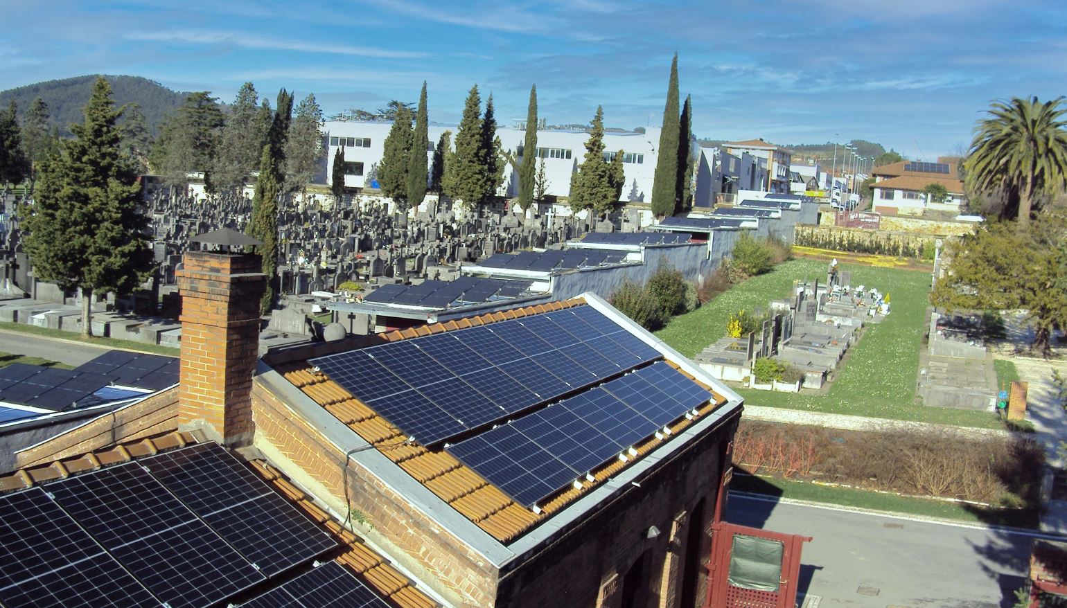 El cementerio municipal de Bilbao ya se autoabastece de energía con 186 placas solares