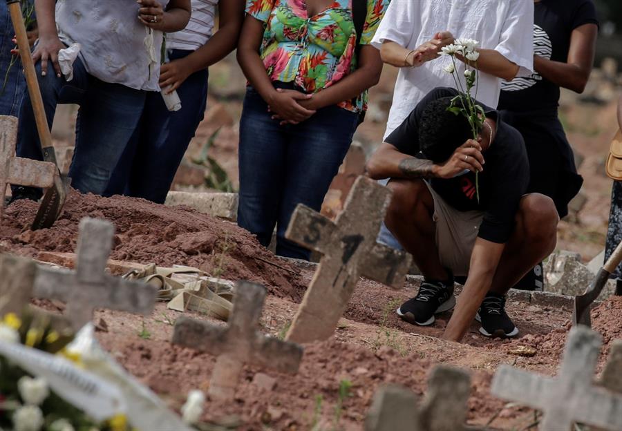 Brasil registra un nuevo máximo diario de 4.249 muertes por covid-19