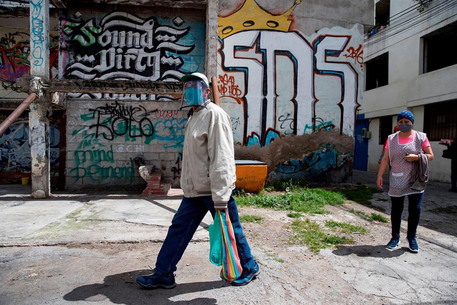 América se resiste a que le quiten rituales fúnebres mientras la COVID-19 aumenta