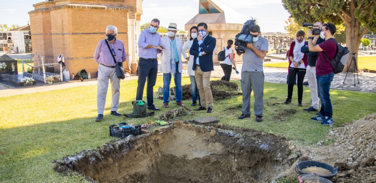 El Ayuntamiento de Huelva inicia en el Cementerio de La Soledad ‘los trabajos de delimitación de las fosas comunes de la Guerra Civil y la Dictadura’