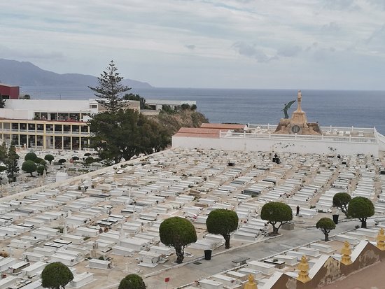 Defensa exhumará y trasladará a Melilla los restos identificados de los cementerios de las islas y peñones de soberanía española