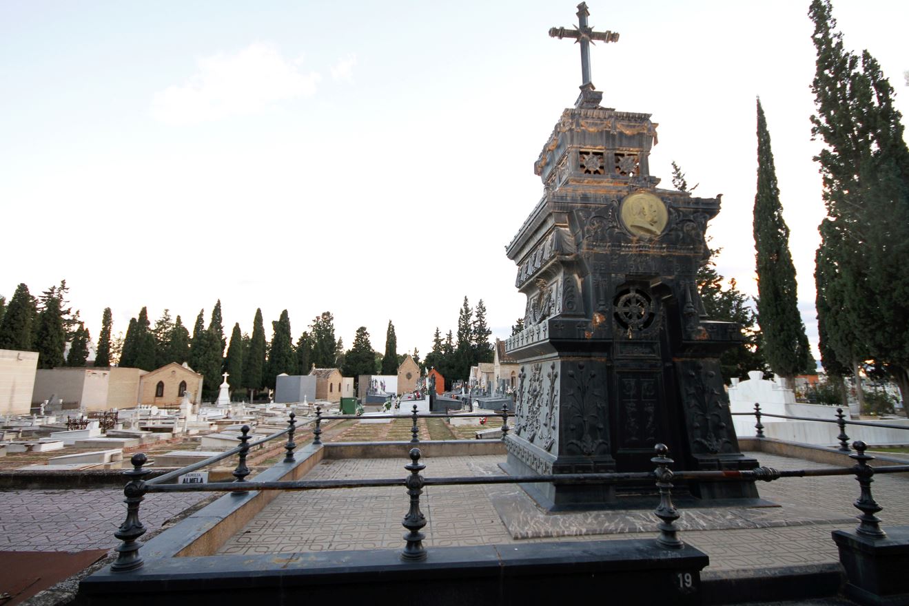 La asociación conservacionista Huermur alerta de la intención de derribar panteones centenarios en el cementerio de Murcia