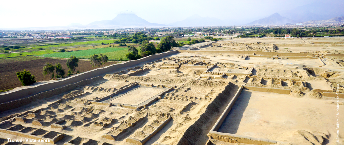 Aparece en el complejo arqueológico de Chan Chan (Perú) una tumba colectiva con cadáveres de mujeres sentadas