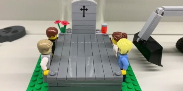 La funeraria pública de Viena convierte un conjunto funerario de Lego para niños en un éxito comercial