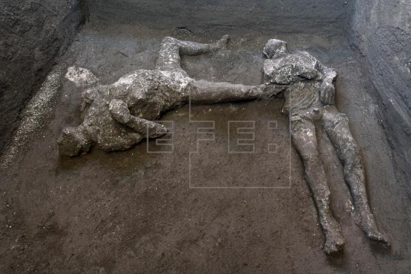 Hallan y reconstruyen en Pompeya dos cuerpos con sus ropas