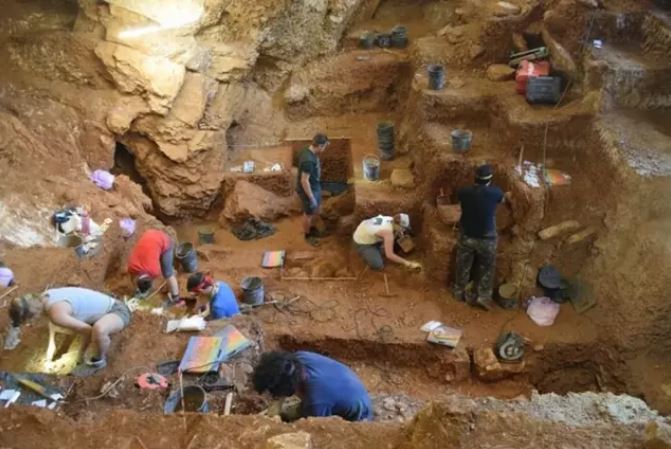 Los humanos modernos llegaron a la península Ibérica 5.000 años antes de lo pensado, al actual Portugal