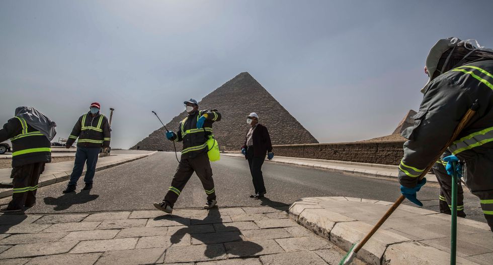 El Santo Sepulcro cierra y Egipto fumiga las pirámides de Guiza