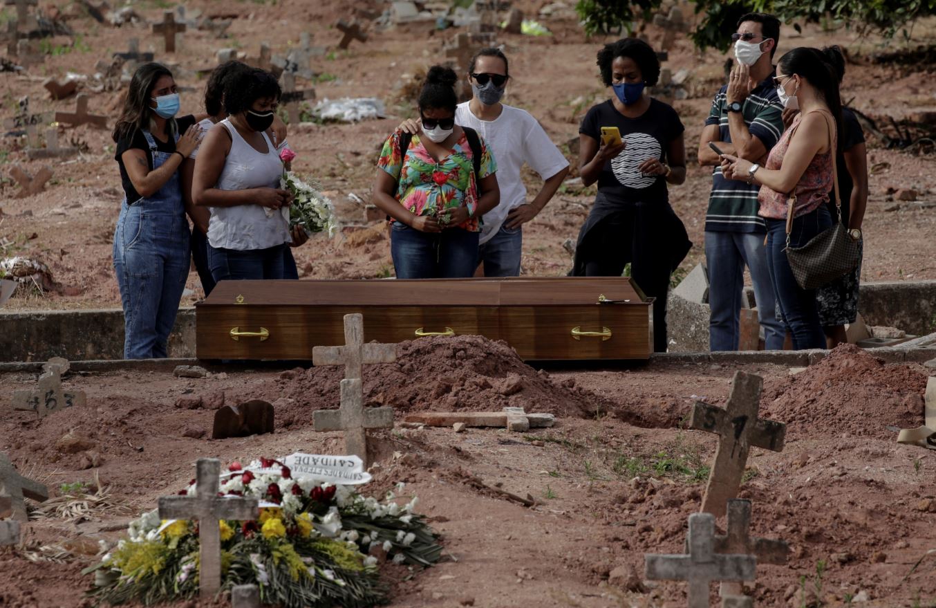 Brasil rompe su récord con más de 4.000 muertes y ya es el lugar del planeta donde más se fallece por covid-19