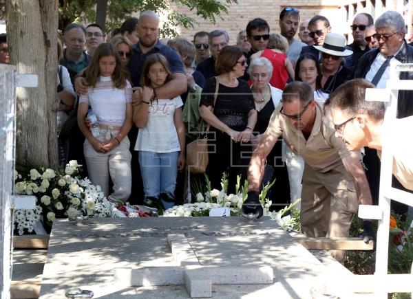 Chicho Ibáñez Serrador, enterrado en el cementerio de Granada en la tumba de su madre