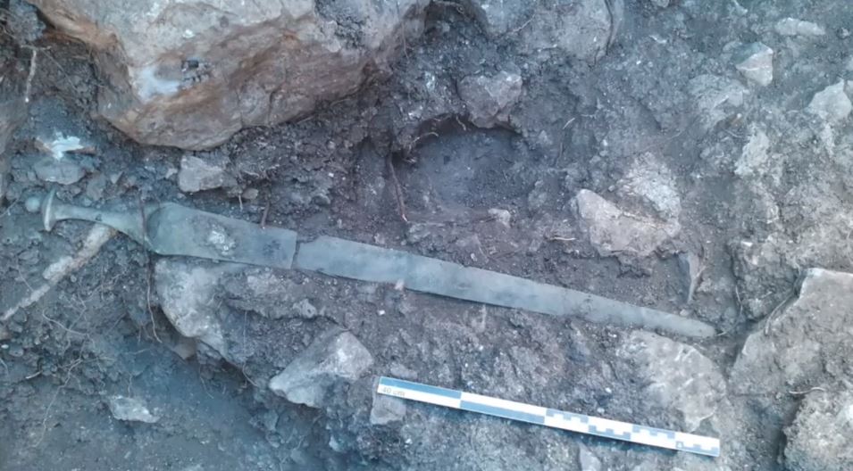 El Museo de Mallorca expondrá una espada histórica hallada en el talayot del Serral de ses Abelles