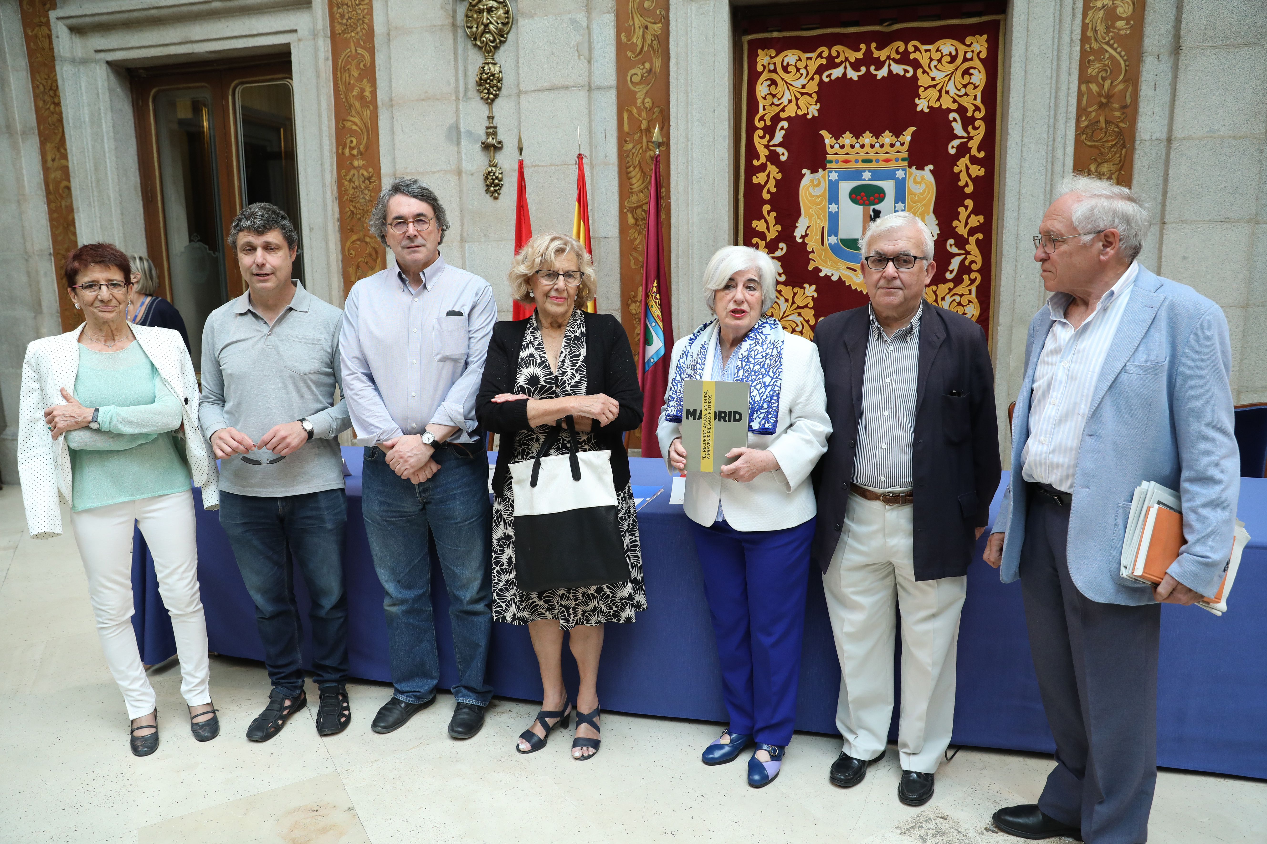 Todos los nombres o un código QR, opciones para recordar a ejecutados en el cementerio de la Almudena