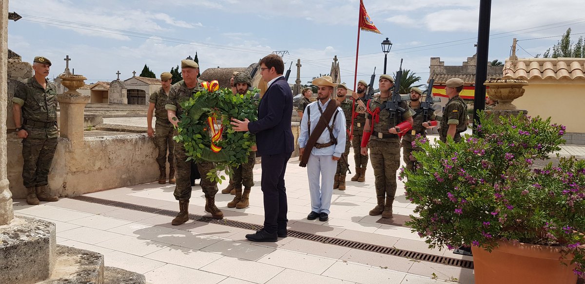 El Ejército homenajea en el cementerio de Petra (Mallorca) a uno de los ‘últimos de Filipinas’