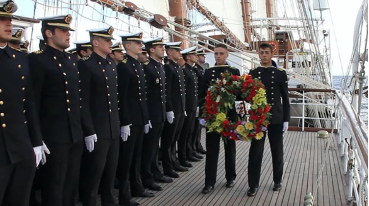 Emotivo homenaje del ‘Juan Sebastián Elcano’ al pasar por la última posición conocida del submarino argentino antes de desaparecer