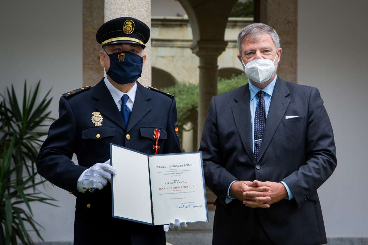 Alemania condecora a un investigador extremeño por sus investigaciones sobre los militares enterrados en Cuacos de Yuste