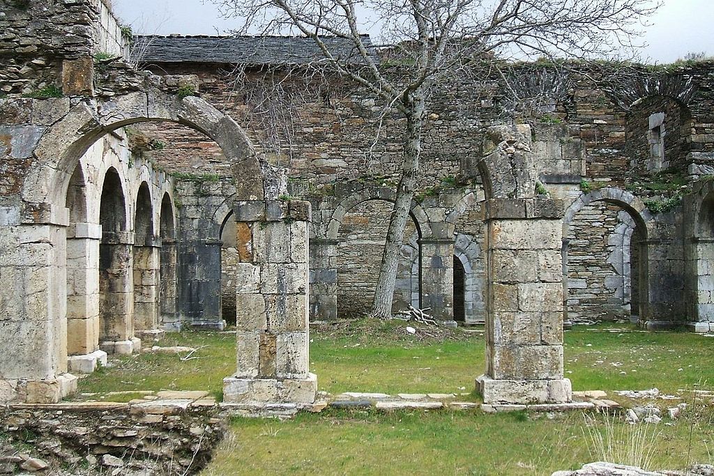 La tumba más antigua del Bierzo está en el Monasterio de San Pedro de Montes