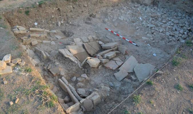 Una investigación en Itálica descubre un panteón con 11 tumbas junto a la muralla tardoantigua