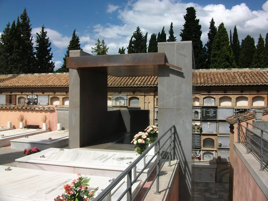 Las cenizas del poeta José García Ladrón de Guevara ya están en el Panteón de Personas Ilustres de Granada