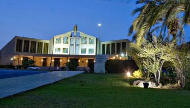 Parque Cementerio de Málaga dona mil sudarios con destino a Ucrania pedidos por una asociación de ucranianos de la Costa de Sol 