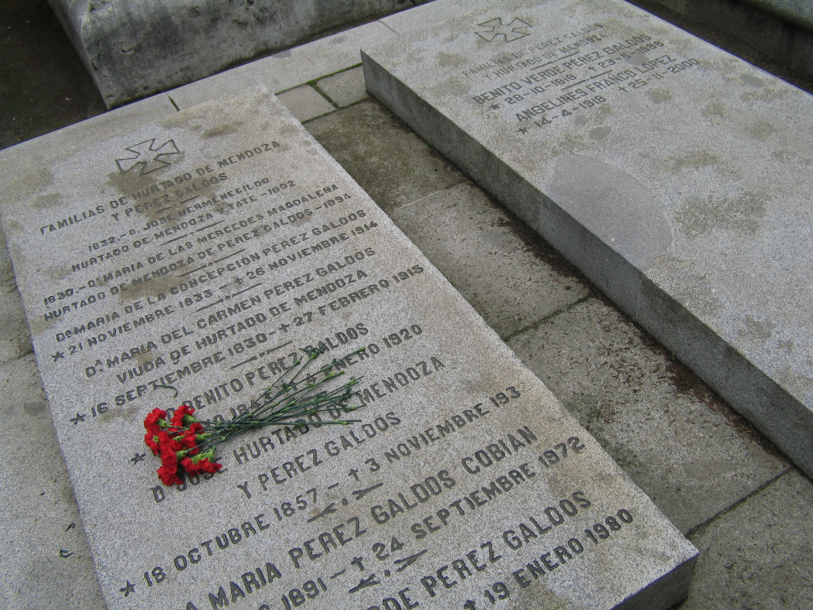 Unanimidad en Madrid para homenajear a Benito Pérez Galdós y señalizar su tumba en el cementerio de la Almudena