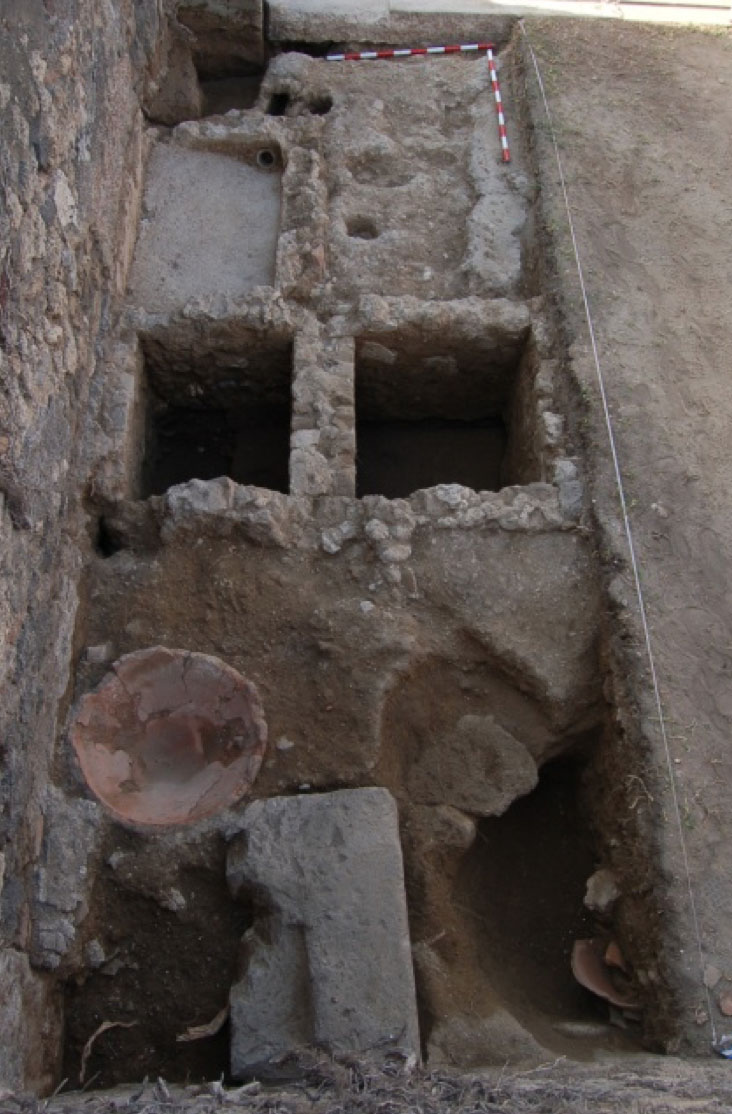 Arqueólogos españoles hallan en Pompeya una oficina de producción de perfumes de época romana muy bien conservada 