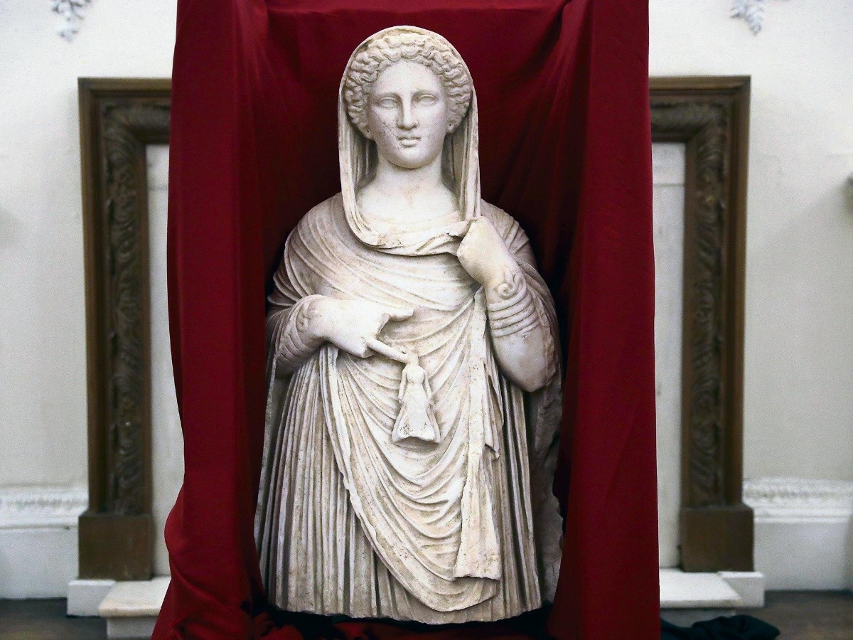 El British Museum colabora para devolver a Libia una estatua funeraria saqueada ‘extremadamente rara’  
