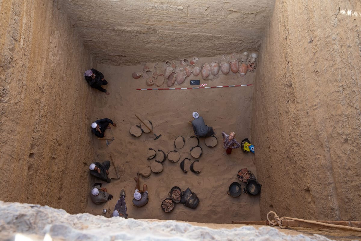 Arqueólogos checos desentierran el depósito de momificación más grande jamás encontrado en Egipto
