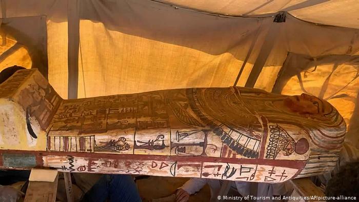 El Gobierno de Egipto anuncia ‘otro gran hallazgo’ de la arqueología: 27 sarcófagos intactos de hace 2.500 años