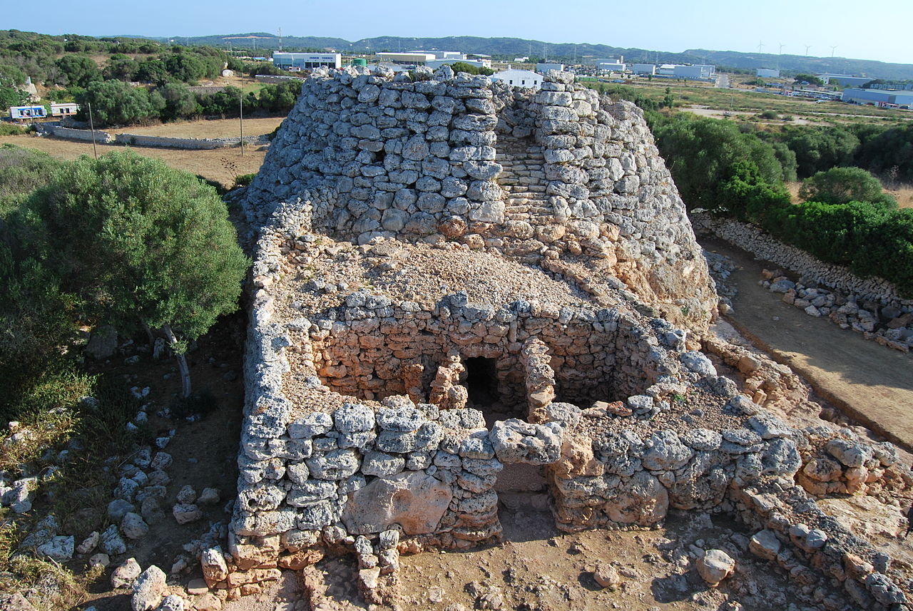 Arqueólogos encuentran restos funerarios de 4 bebés en el talayot de Cornia Nou en Menorca