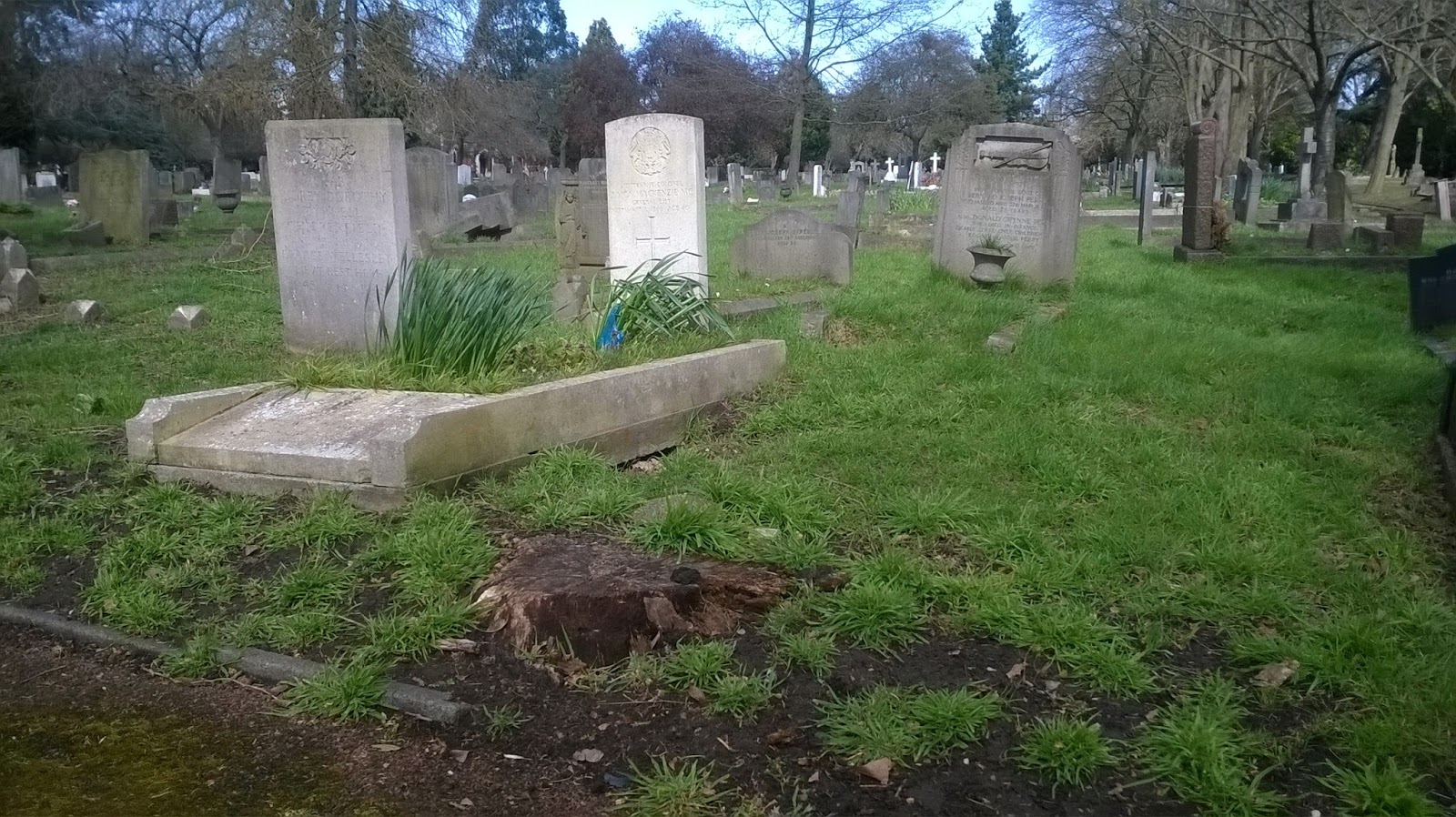 El Instituto Cervantes homenajeará a Chaves Nogales frente a su tumba, en el cementerio de North Sheen de Londres
