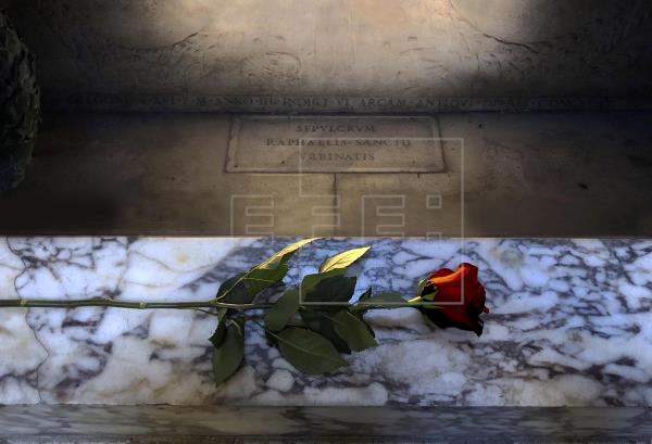 Roma colocará cada día de 2020 una rosa sobre la tumba de Rafael para recordar los 500 años de su muerte