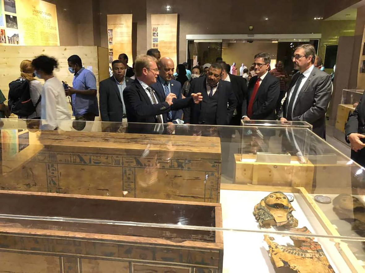 La Universidad de Jaén expone en Asuán (Egipto) más de 300 piezas halladas en sus excavaciones