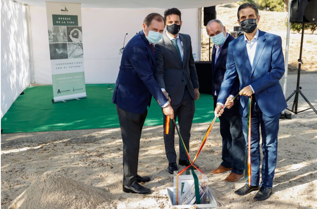 Comienza a crecer el 'Bosque de la vida' en Cementerio Jardín de Alcalá de Henares