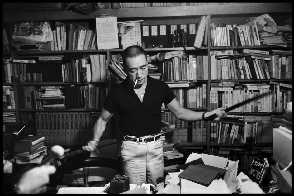 Hallan una entrevista inédita de Yukio Mishima grabada meses antes de su suicidio