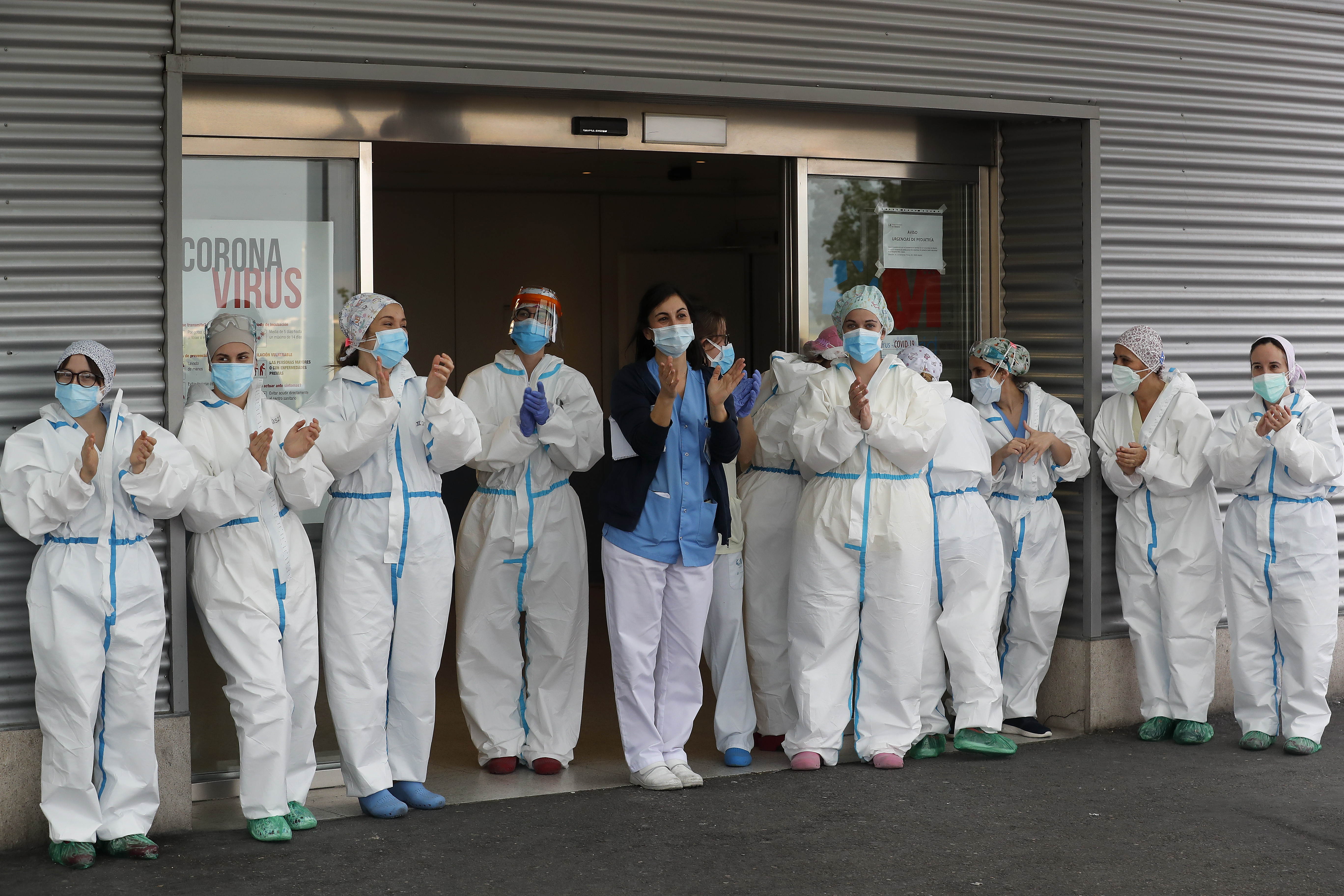 UNESPA suscribe, en nombre y representación de 109 entidades, un seguro de vida gratuito para cubrir asistencia y fallecimiento de sanitarios por COVID-19