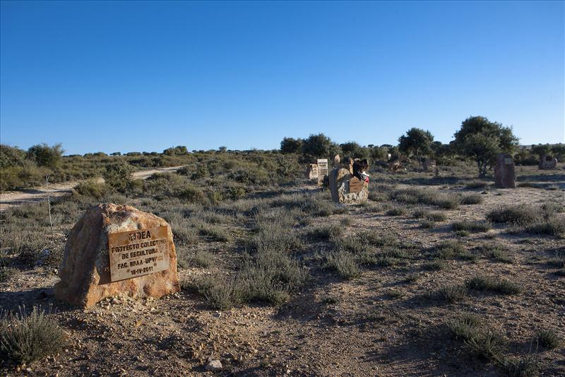 Más de un centenar de obras espera para reposar en el Cementerio de Arte de Morille (Salamanca)