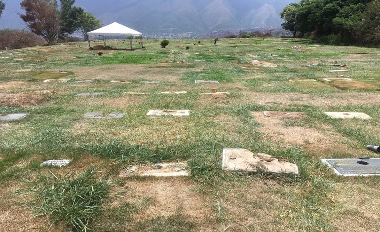 El gran revuelo que se organiza en las redes sociales cuando desparecen las lápidas de un cementerio