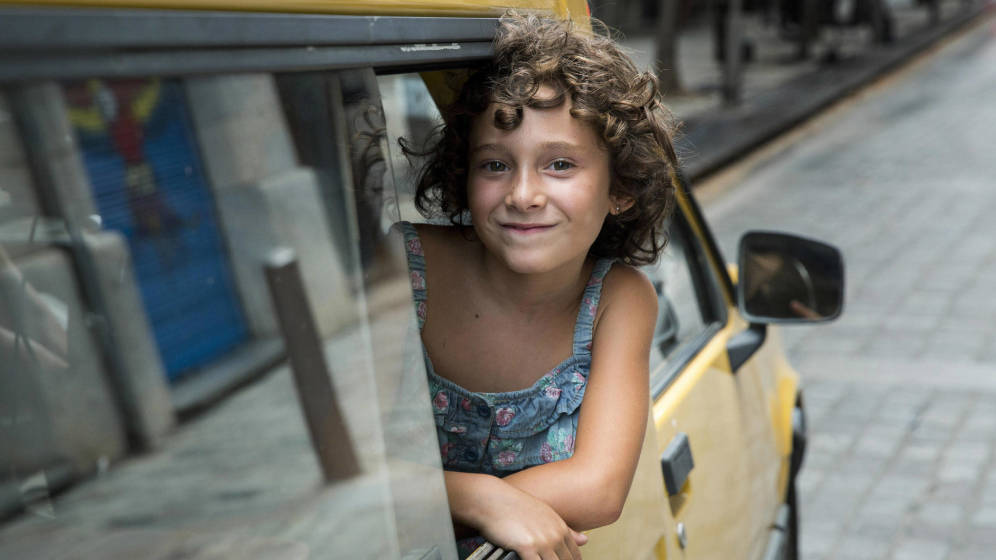 La mejor ópera prima de la Berlinale cuenta y reflexiona sobre el duelo de una niña de 6 años tras la muerte de su madre