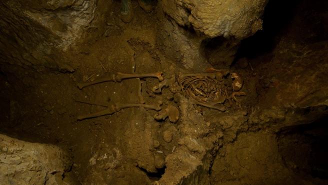 El Hombre de Loizu era joven, murió hace 11.700 años en un acto violento y estaba envuelto en un sudario