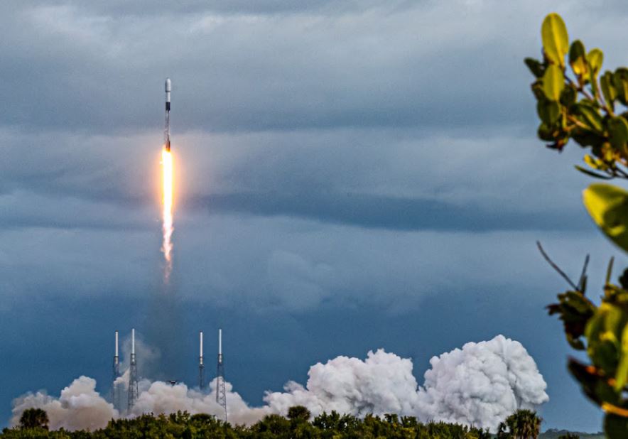 SpaceX lanzó el domingo al espacio un contenedor con cápsulas de cenizas de personas fallecidas