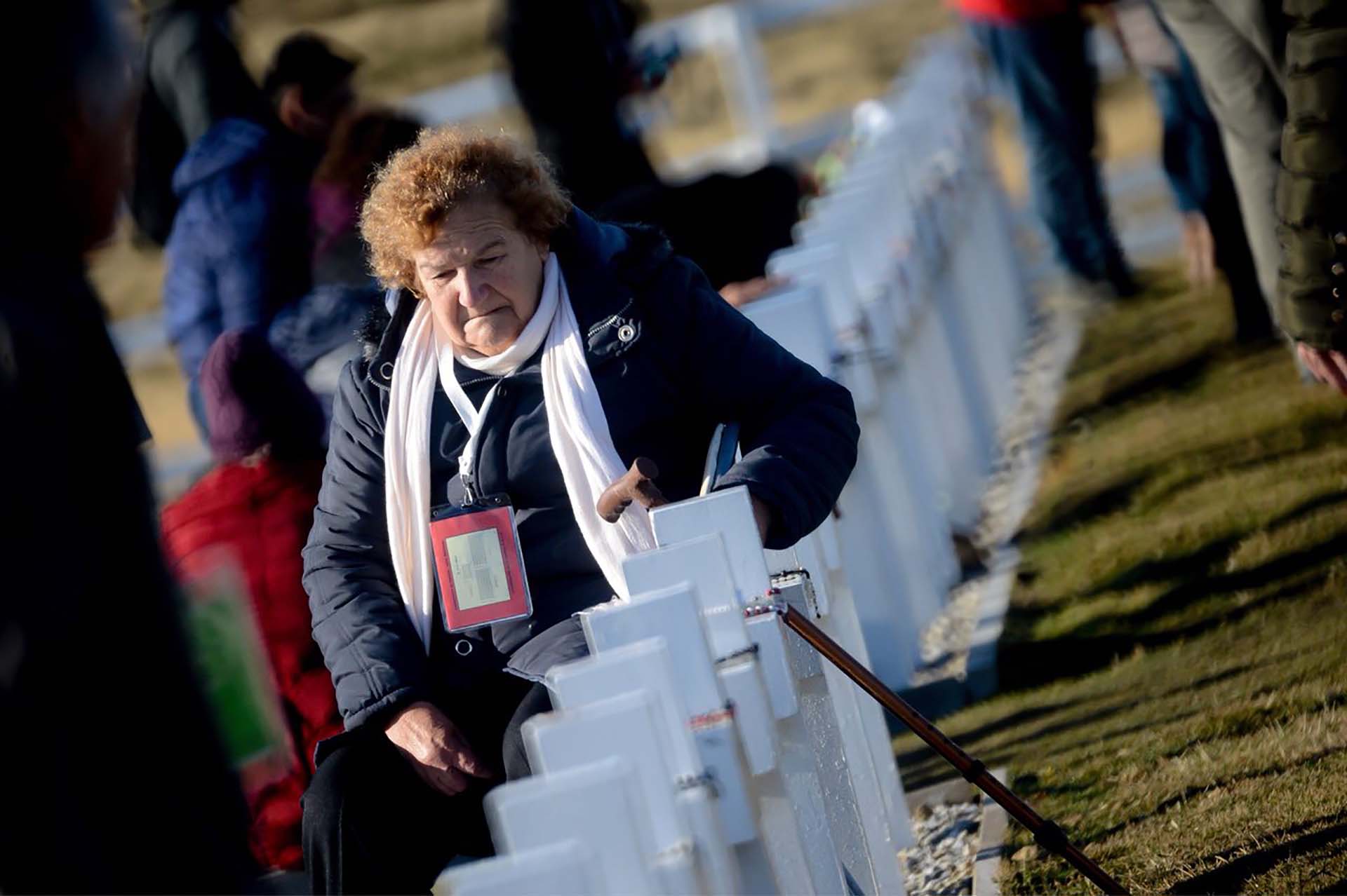 Histórico homenaje de familiares de los fallecidos identificados en Malvinas en el cementerio de Darwin