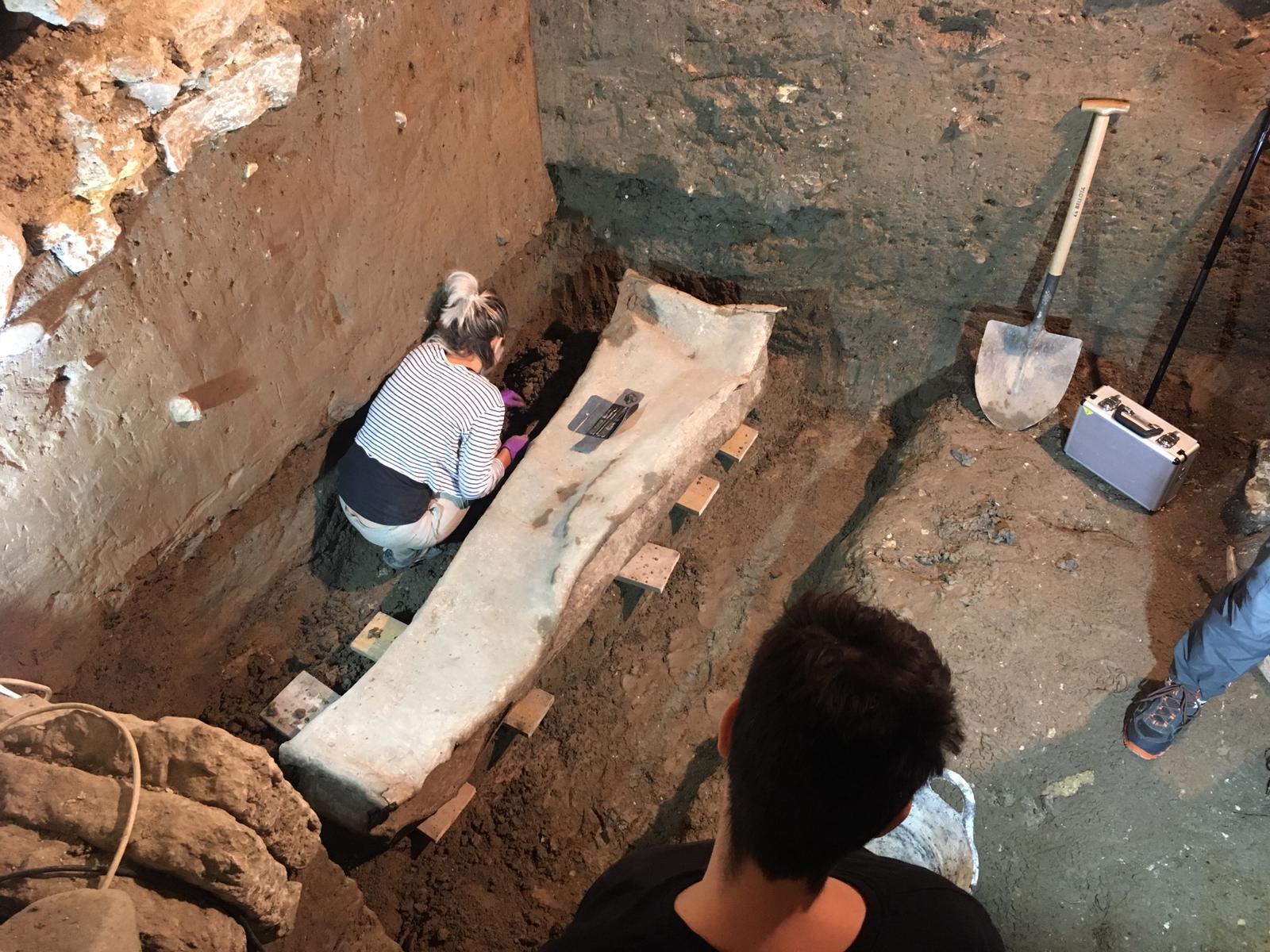 El sarcófago romano intacto de Granada revela rituales post mortem